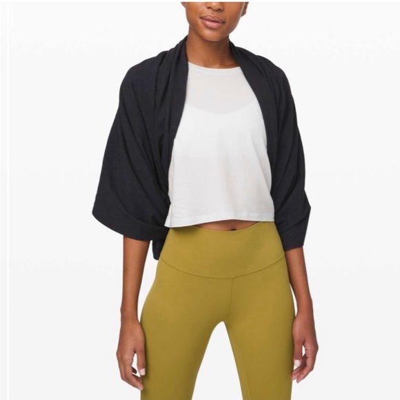 Gently used lululemon wrap jacquard black and blue pattern - Picture 6 of 7